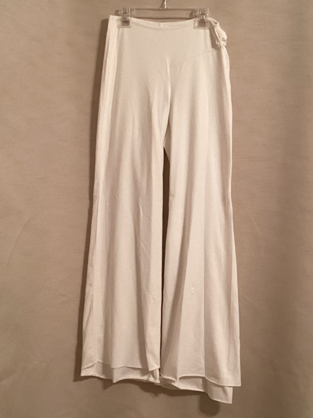 Tao Freedom of the Body Wide-Leg White Lounge Pants with Side Twist